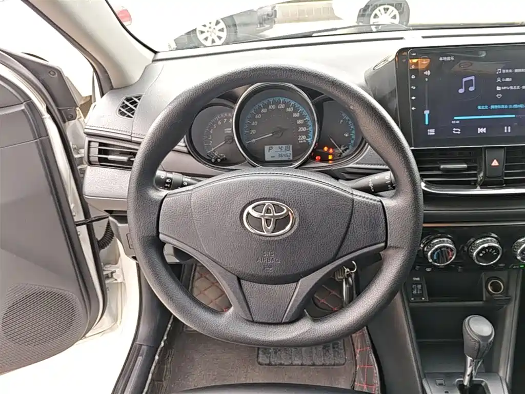 Toyota Yaris L 2019 — фото 11