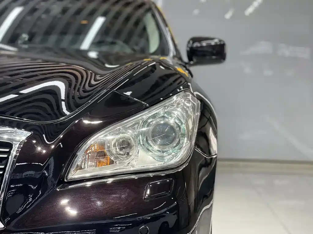 Infiniti Q70 2013