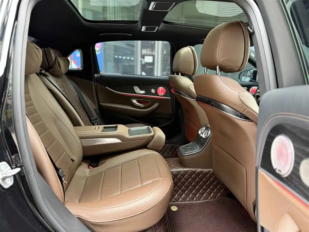 Mercedes-Benz E-Class 2022 — фото 31