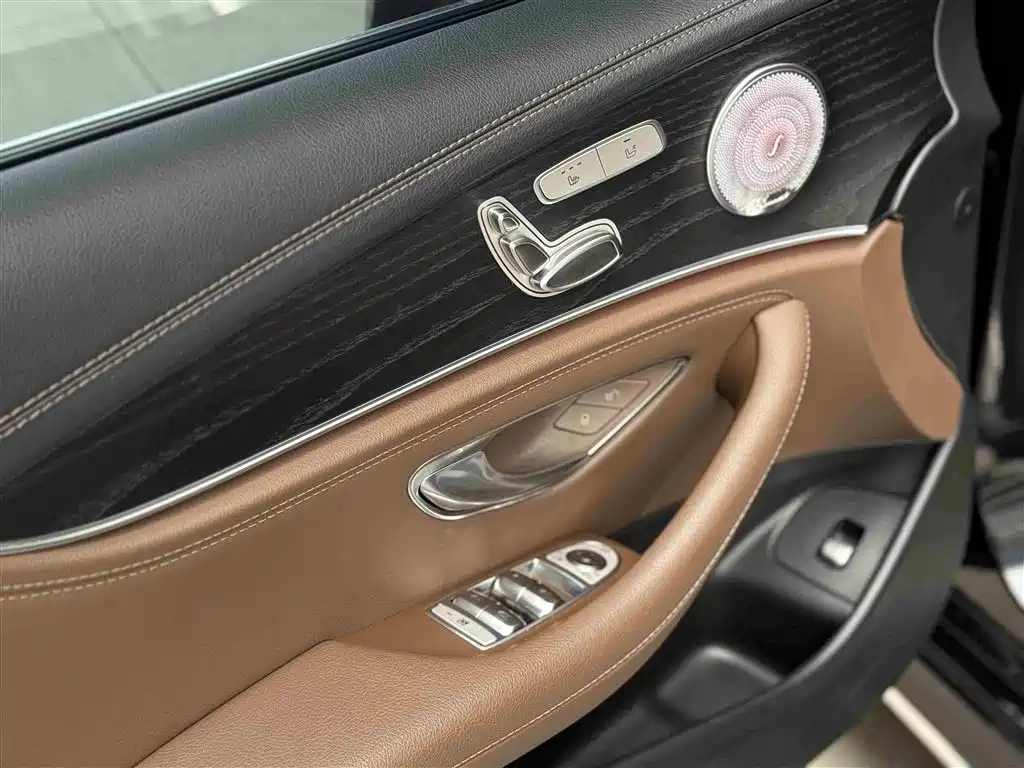 Mercedes-Benz E-Class 2022 — фото 24