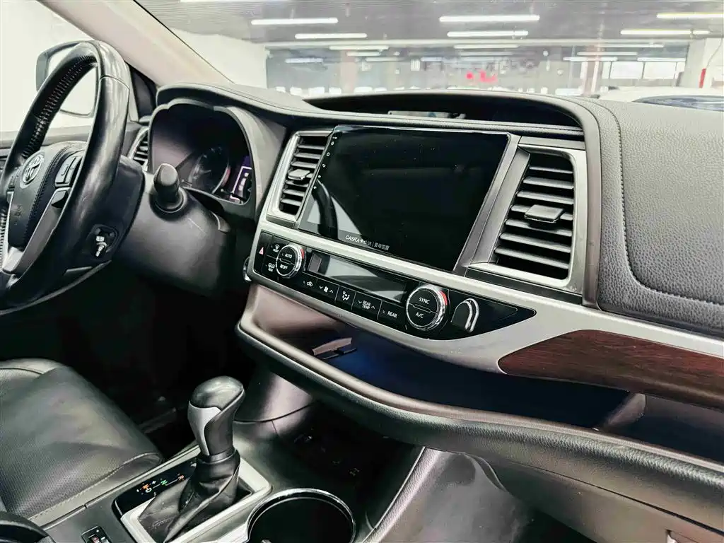 Toyota Highlander 2017 — фото 28