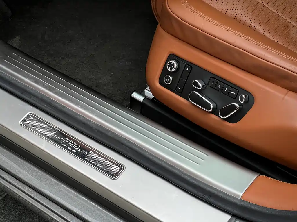 Bentley Flying Spur 2016 — фото 24