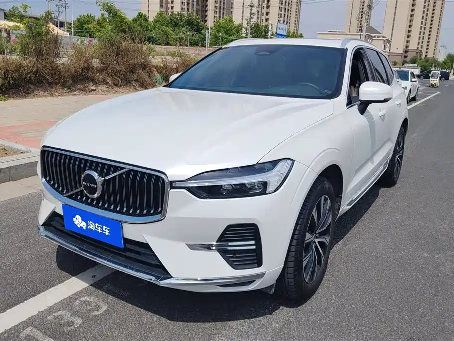 Volvo XC60 2022 — фото 1