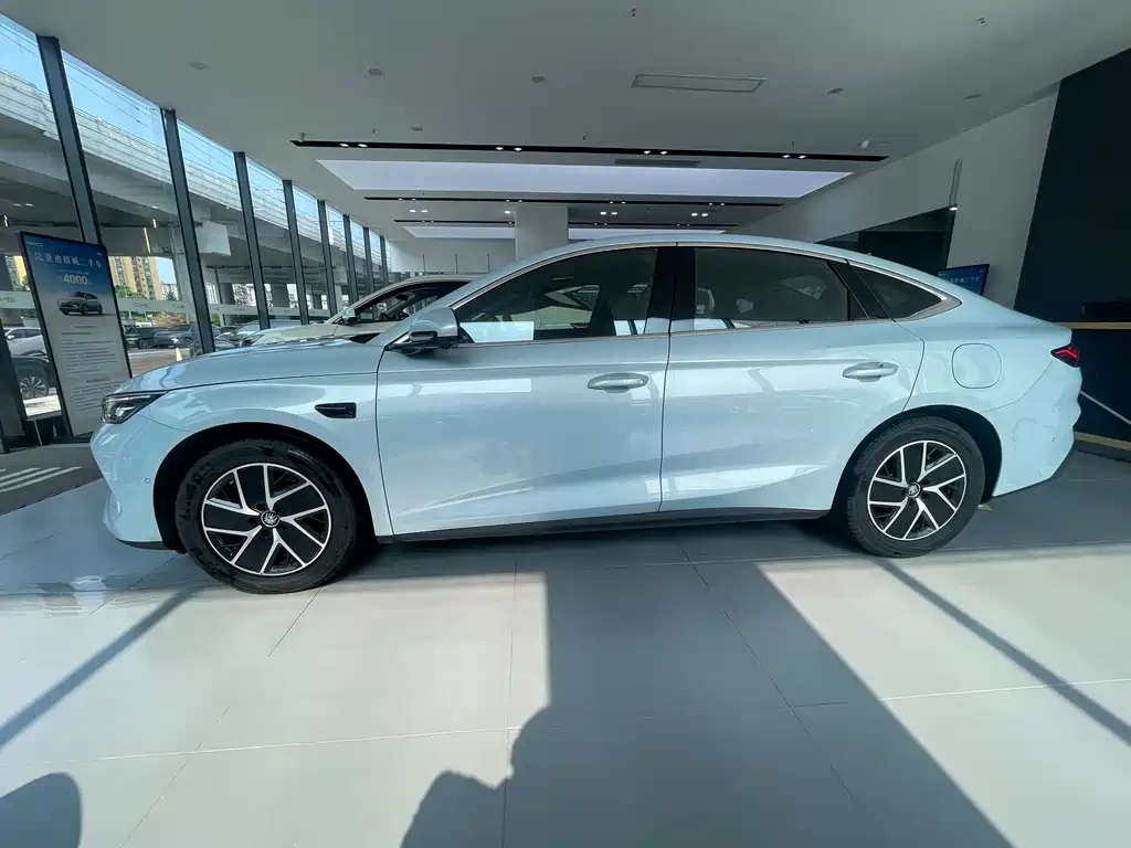 BYD Qin L 2025 — фото 4