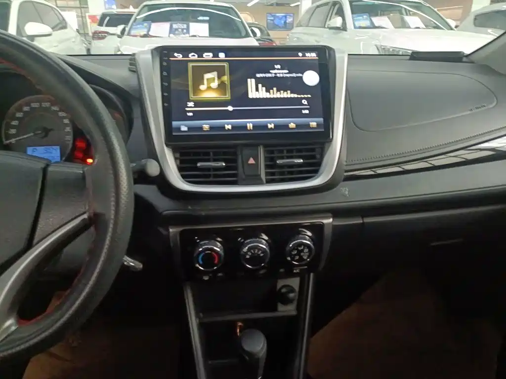 Toyota Yaris L 2019 — фото 13