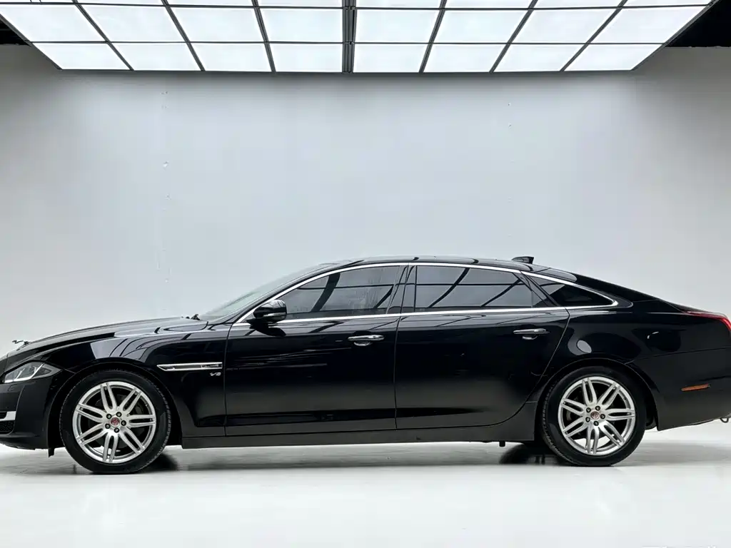 Jaguar XJ 2019 — фото 3