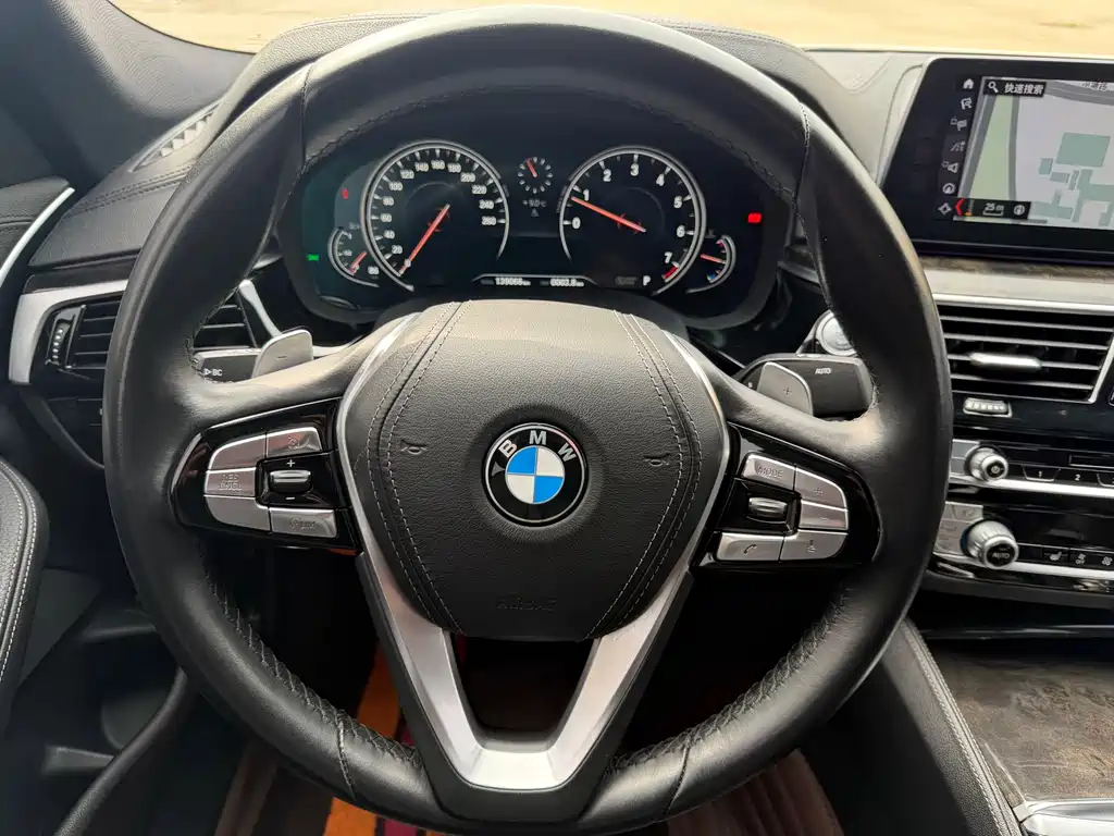 BMW 5 Series 2018 — фото 19