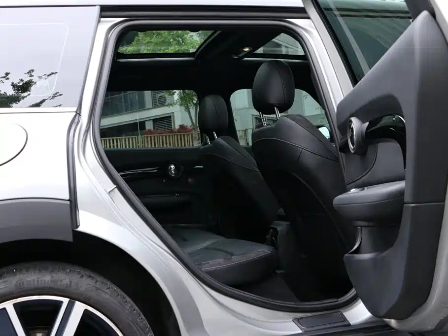 MINI Clubman 2023 — фото 12