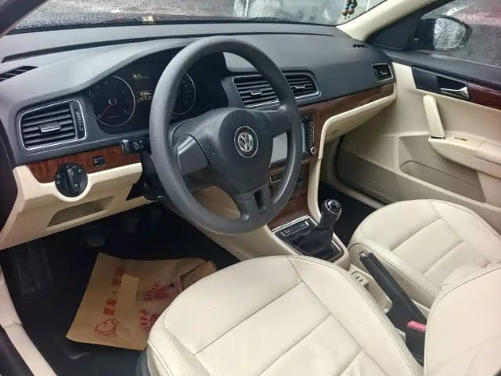 Volkswagen Lavida 2013