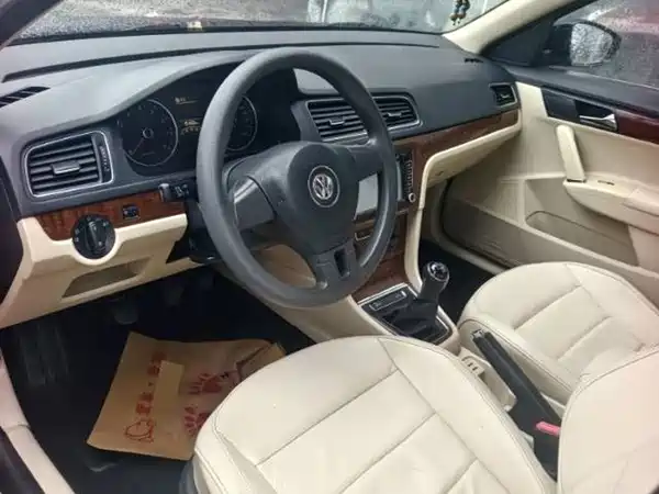 Volkswagen Lavida 2013