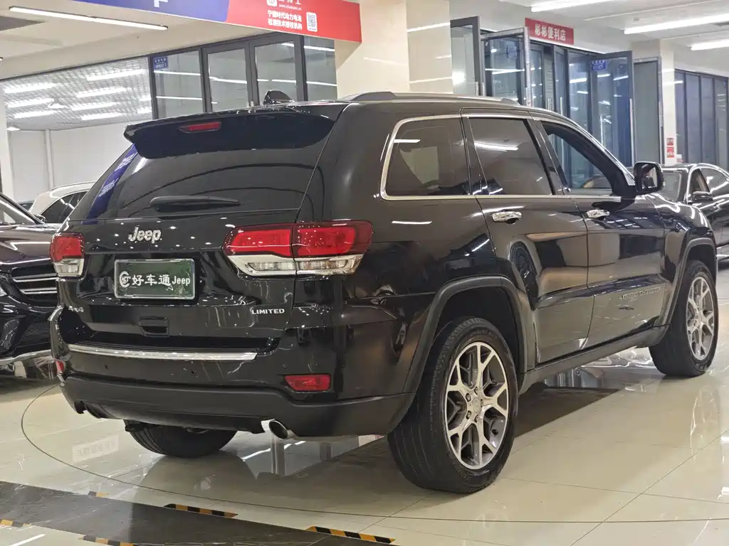 Jeep Grand Cherokee 2021 — фото 15