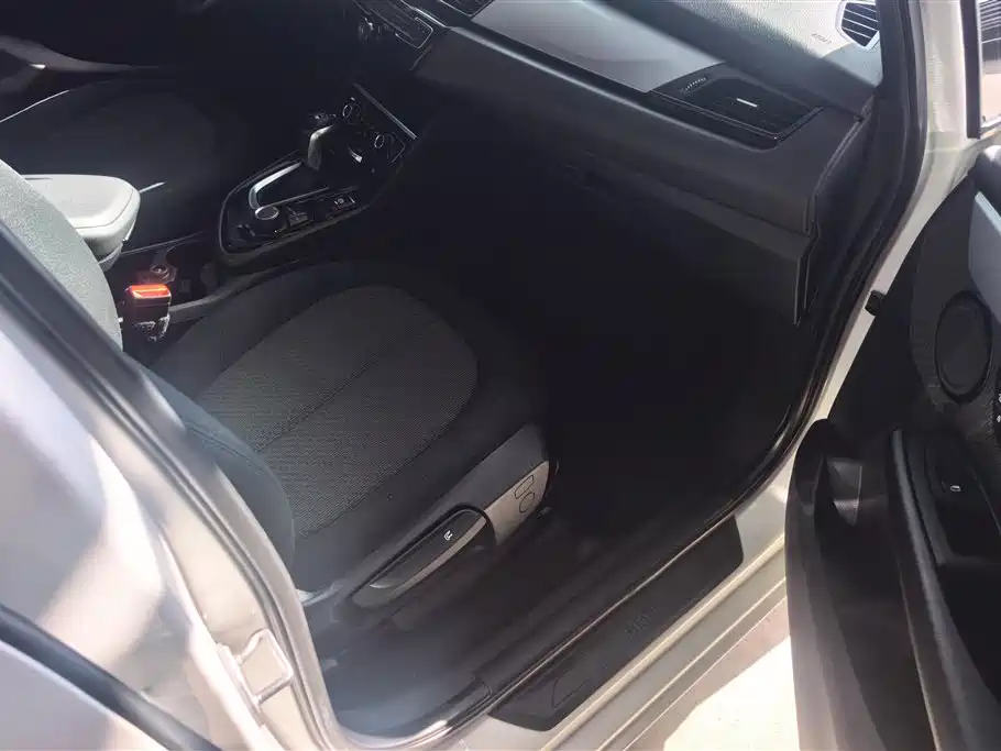 BMW 2 Series Active Tourer 2016 — фото 8