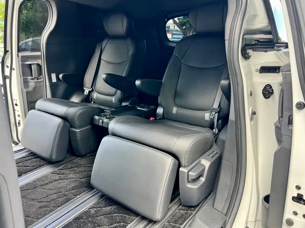 Toyota Sienna 2025 — фото 10