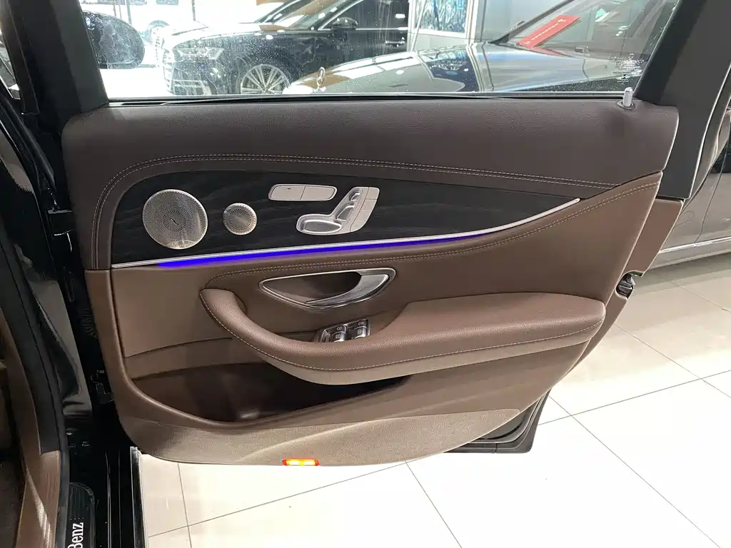 Mercedes-Benz E-Class 2022 — фото 16