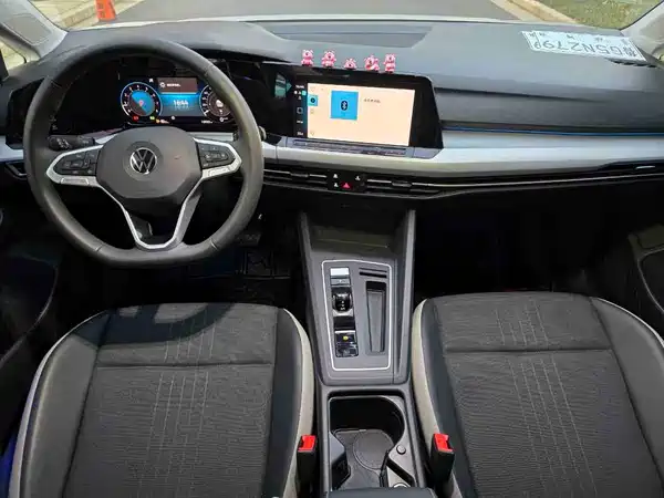Volkswagen Golf 2024