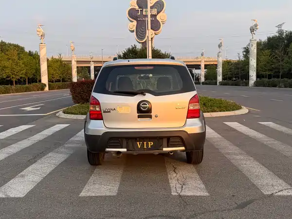 Nissan Livina 2012