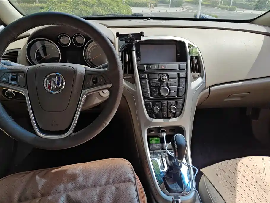 Buick Excelle 2014 — фото 13