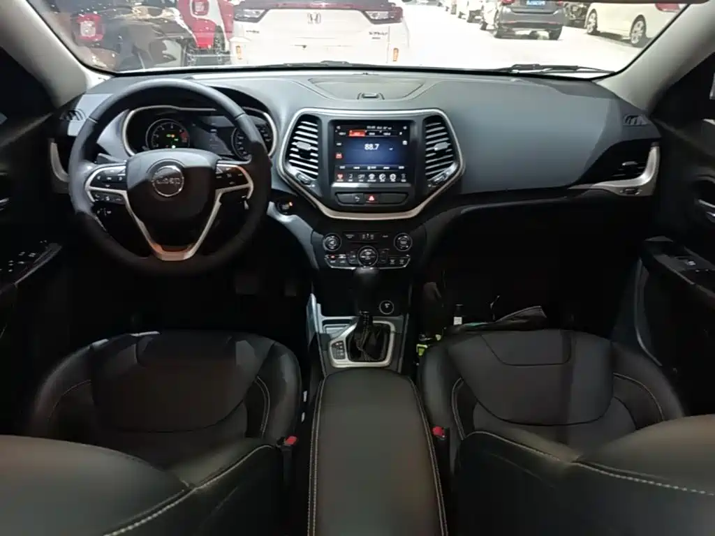 Jeep Cherokee 2019 — фото 10