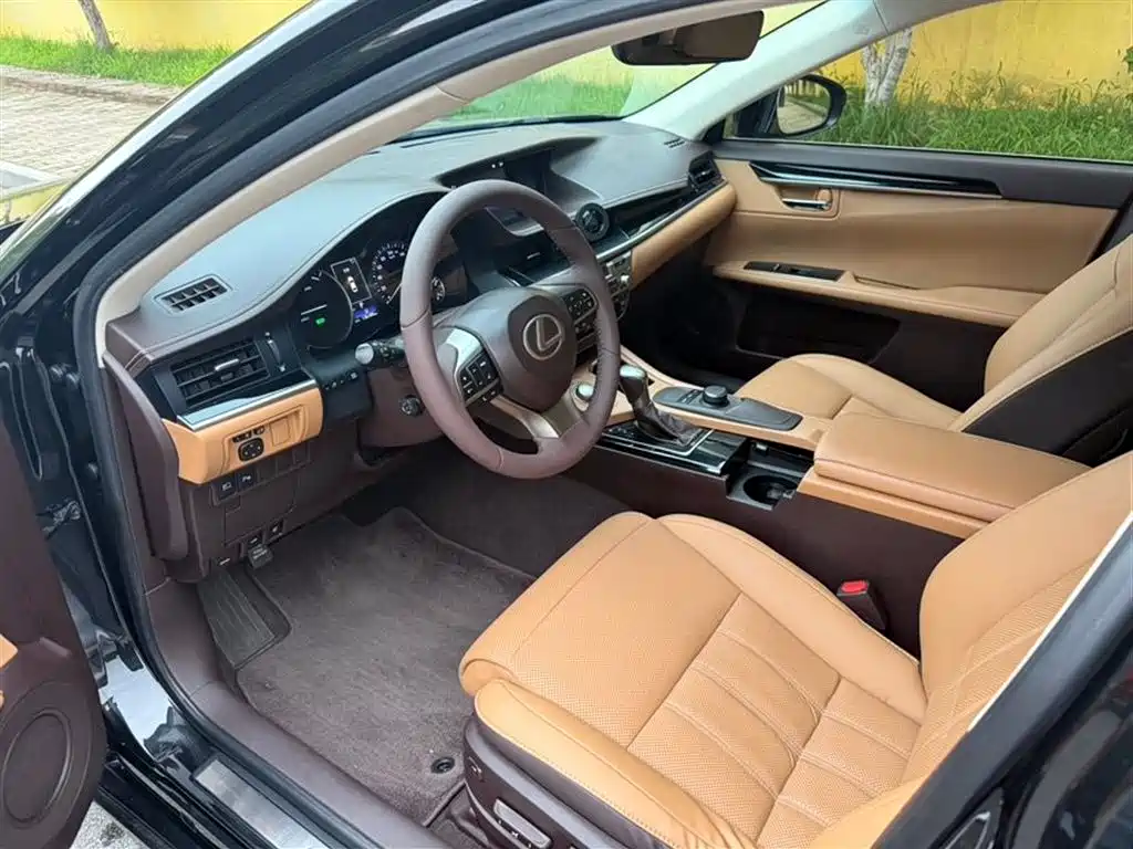 Lexus ES 2017