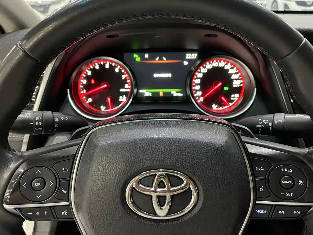 Toyota Camry 2022 — фото 14