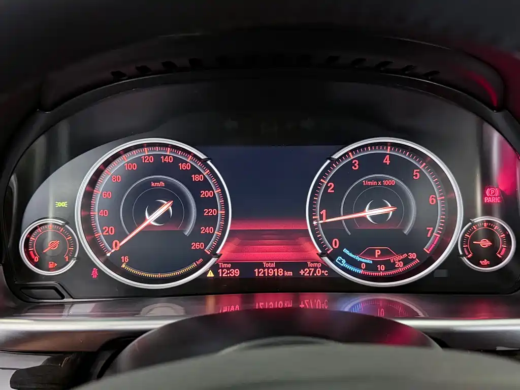 BMW 5 Series 2016 — фото 12