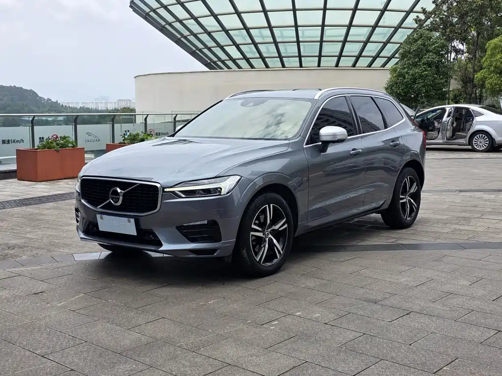 Volvo XC60 2018 — фото 1