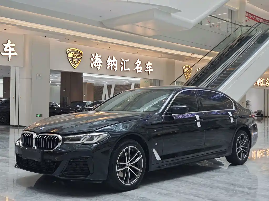 BMW 5 Series 2022 — фото 1