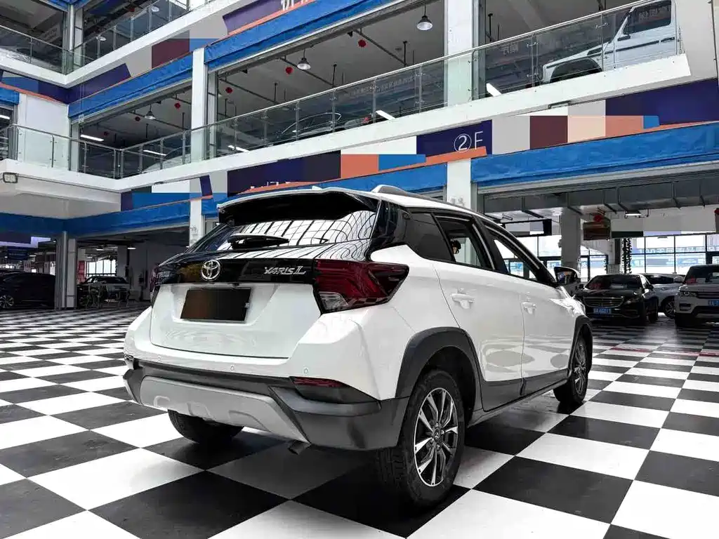 Toyota Yaris L 2022 — фото 19