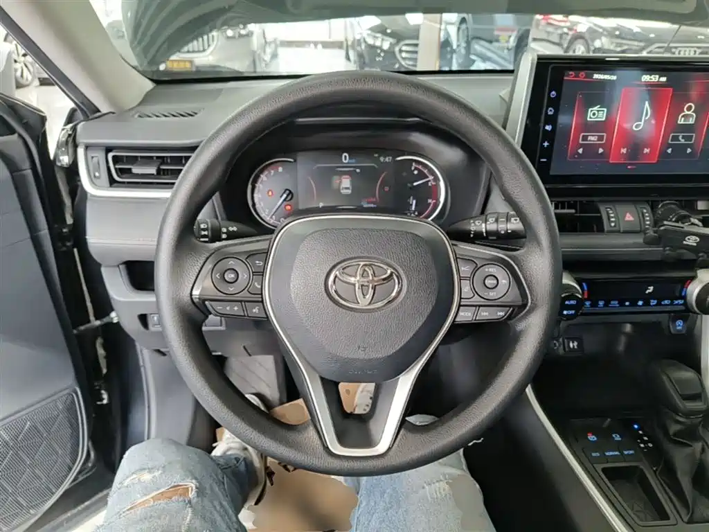 Toyota RAV4 2020 — фото 11