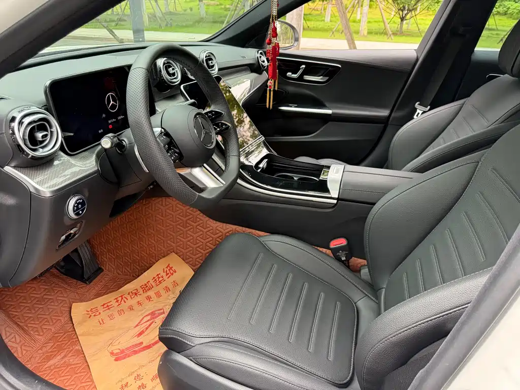 Mercedes-Benz C-Class 2025 — фото 4