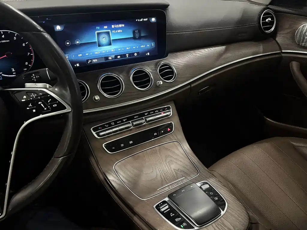 Mercedes-Benz E-Class 2021 — фото 11