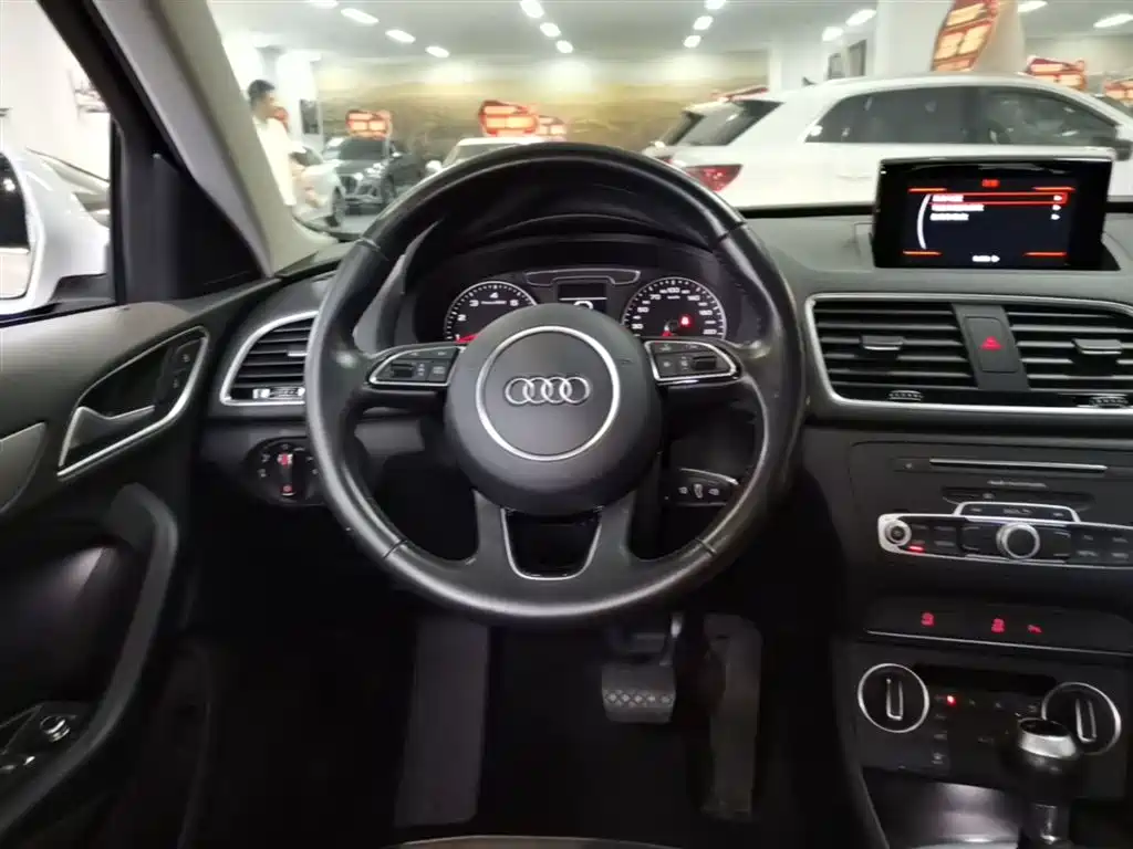 Audi Q3 2017 — фото 17