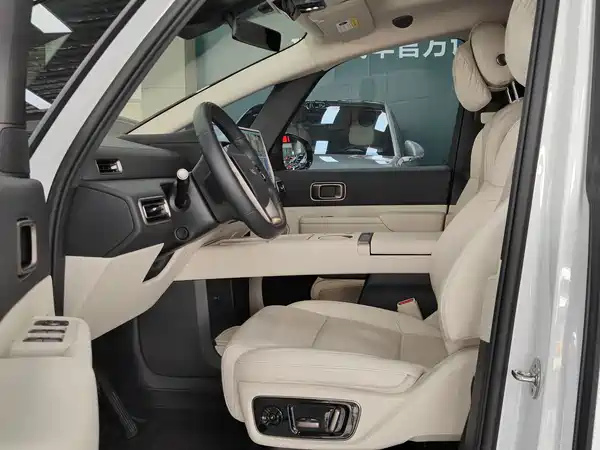 Li Auto MEGA 2025