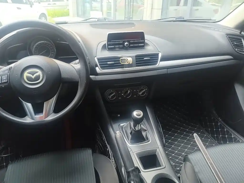 Mazda 3 Axela 2016 — фото 13