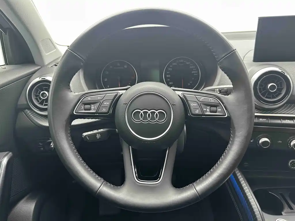 Audi Q2L 2022 — фото 17