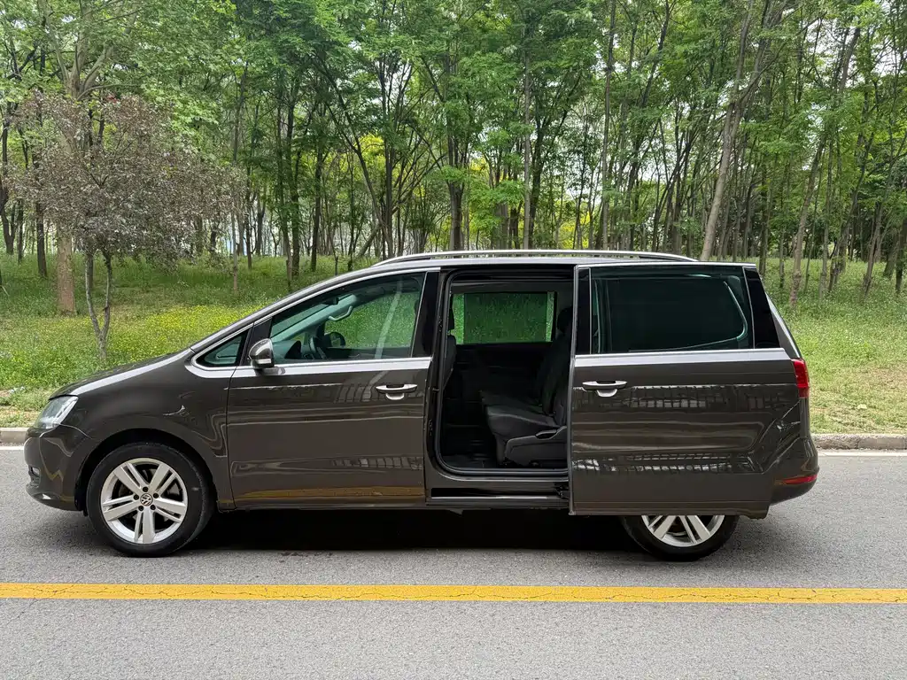 Volkswagen Sharan 2017 — фото 11