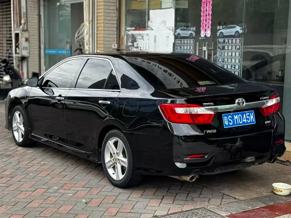 Toyota Camry 2014 — фото 3