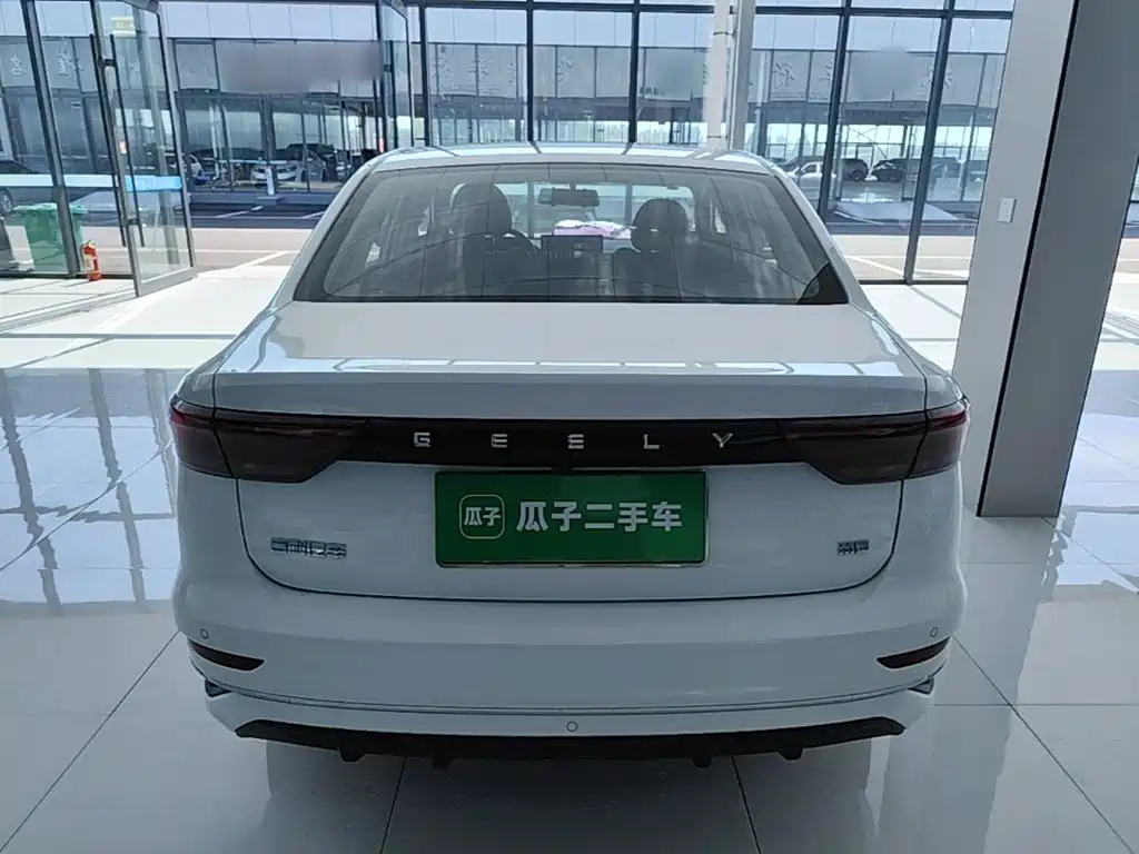 Geely Emgrand 2024