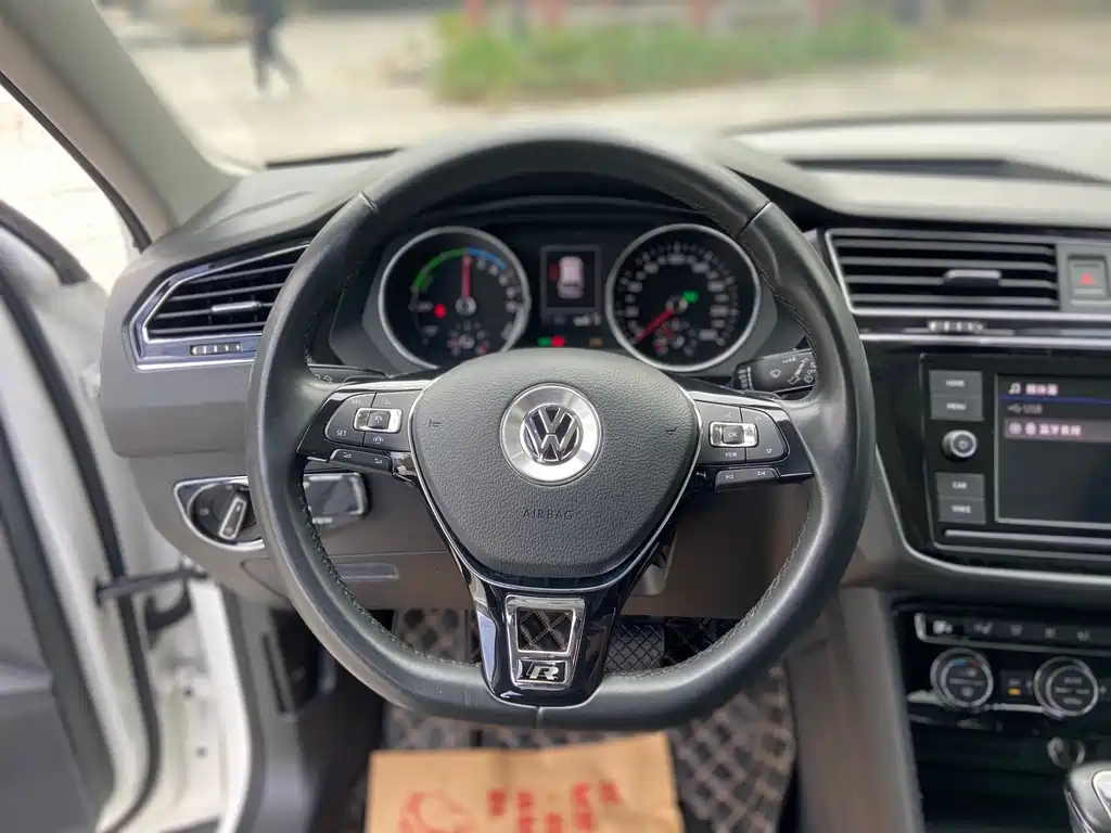 Volkswagen Tiguan L PHEV 2020 — фото 9