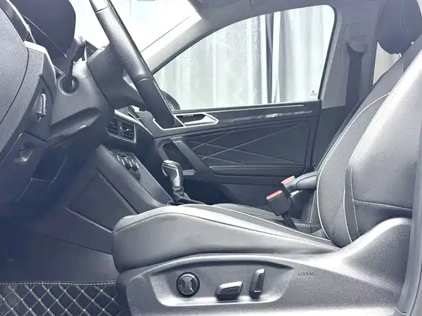 Volkswagen Tiguan L 2023