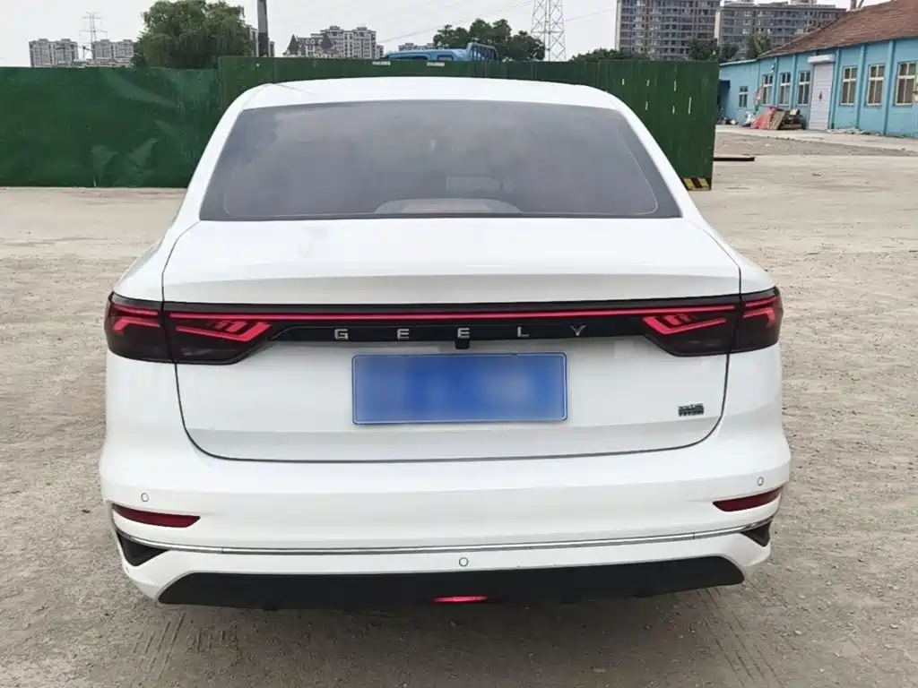 Geely Emgrand 2023