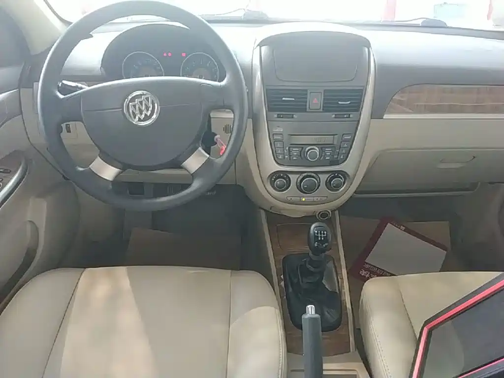 Buick Excelle 2015 — фото 13