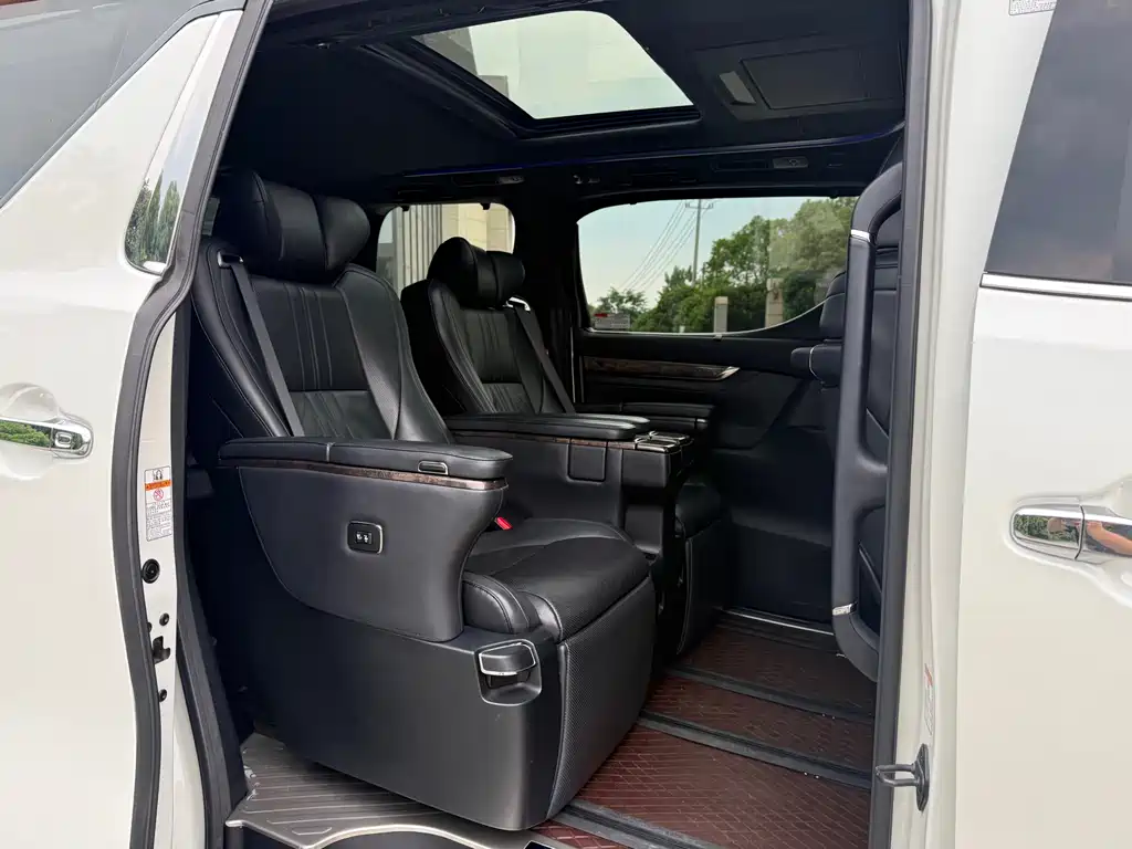 Toyota Alphard 2018 — фото 12