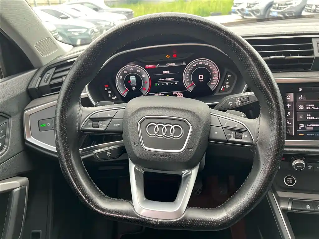 Audi Q3 2023 — фото 16