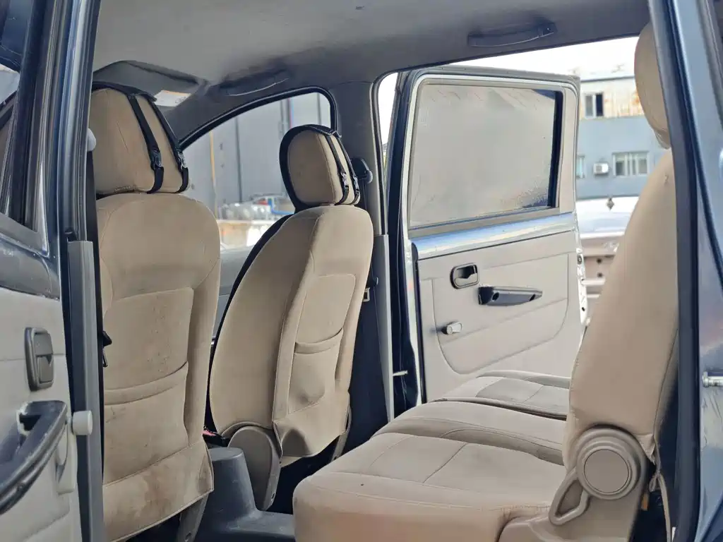 Wuling Hongguang 2013 — фото 10