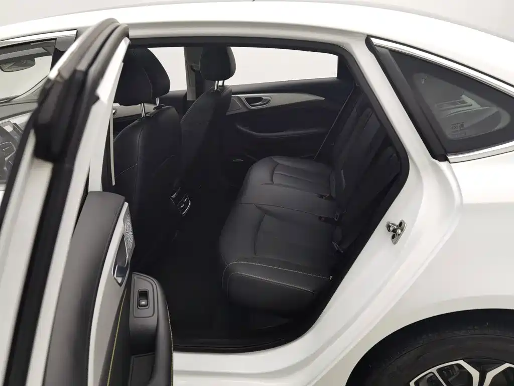Roewe i6 MAX New Energy 2026 — фото 15