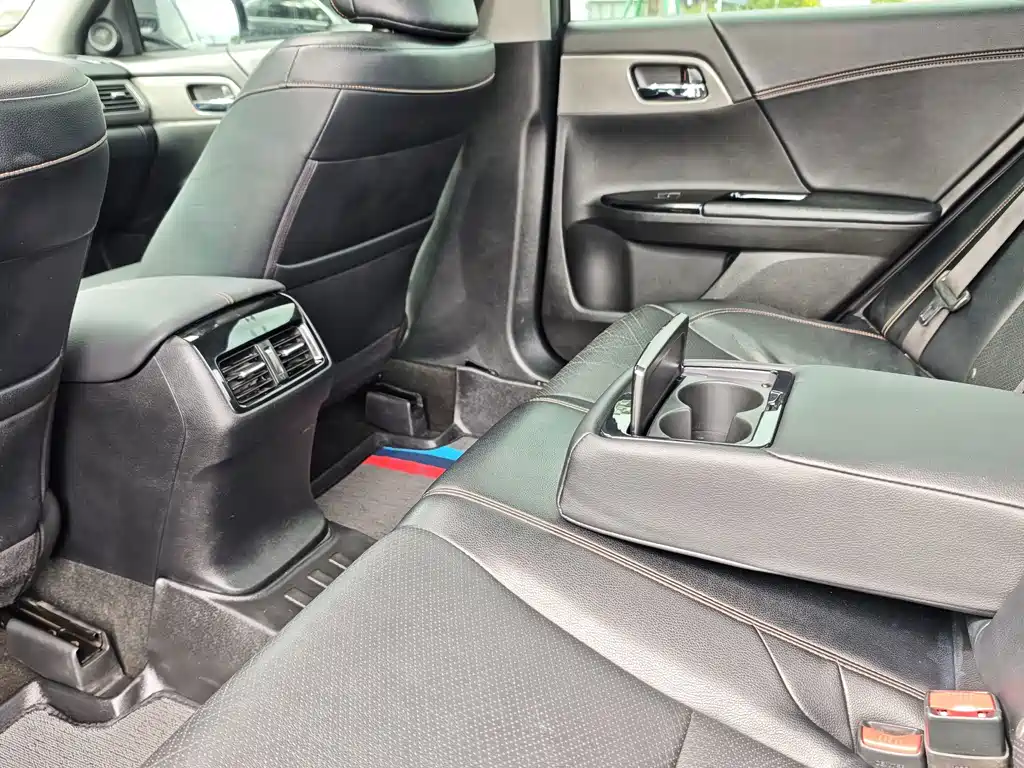 Honda Accord 2018 — фото 16