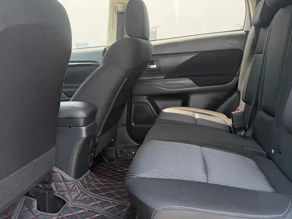 Mitsubishi Outlander 2021