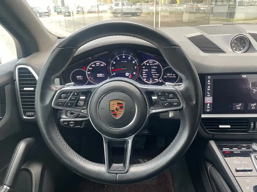 Porsche Cayenne 2019 — фото 12