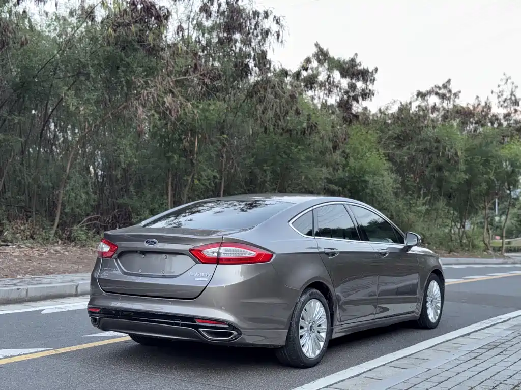 Ford Mondeo 2014 — фото 23